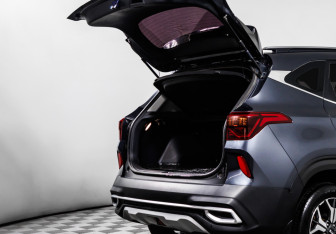 Подержанный автомобиль Kia Seltos 2020 года (17 фото)