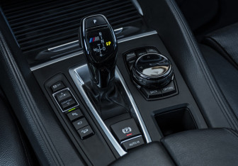 Подержанный автомобиль BMW X6 2016 года (17 фото)