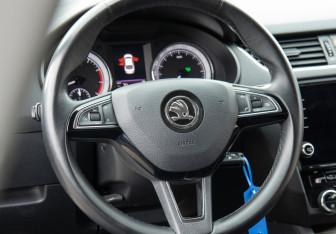 Подержанный автомобиль Skoda Octavia Liftback 2018 года (10 фото)