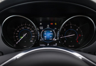 Подержанный автомобиль Jaguar F-Pace 2020 года (15 фото)