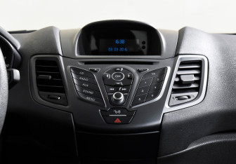 Подержанный автомобиль Ford Fiesta Sedan 2016 года (14 фото)