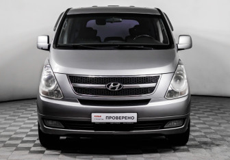 Подержанный автомобиль Hyundai Grand Starex 2011 года (2 фото)