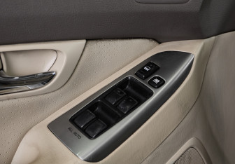 Подержанный автомобиль Toyota Land Cruiser Prado 2005 года (9 фото)