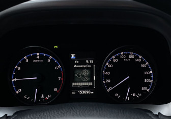 Подержанный автомобиль Toyota RAV4 2016 года (23 фото)