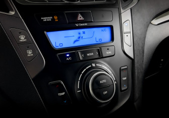 Подержанный автомобиль Hyundai Santa Fe 2012 года (25 фото)