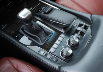 Подержанный автомобиль Lexus LX 2016 года (21 фото)