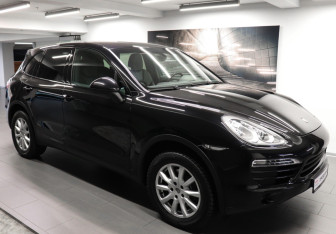 Подержанный автомобиль Porsche Cayenne 2012 года (3 фото)