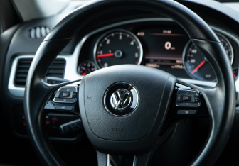 Подержанный автомобиль Volkswagen Touareg 2013 года (13 фото)