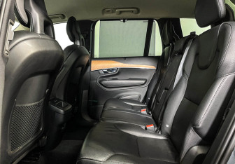 Подержанный автомобиль Volvo XC90 2021 года (10 фото)