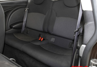 Подержанный автомобиль MINI Hatch 2011 года (10 фото)