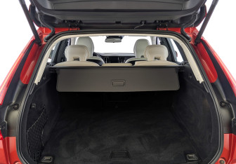 Подержанный автомобиль Volvo XC60 2019 года (10 фото)