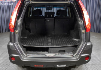 Подержанный автомобиль Nissan X-Trail 2011 года (10 фото)