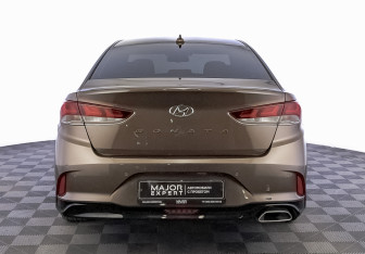 Подержанный автомобиль Hyundai Sonata 2018 года (6 фото)