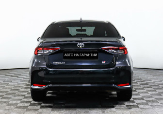 Подержанный автомобиль Toyota Corolla Sedan 2021 года (6 фото)
