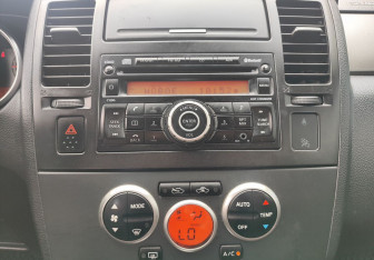 Подержанный автомобиль Nissan Tiida Hatchback 2011 года (14 фото)
