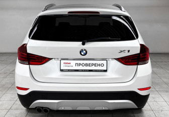 Подержанный автомобиль BMW X1 2012 года (11 фото)