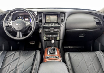 Подержанный автомобиль Infiniti QX70 2015 года (14 фото)