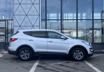 Подержанный автомобиль Hyundai Santa Fe 2014 года (4 фото)