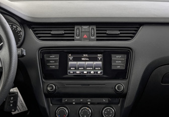 Подержанный автомобиль Skoda Octavia Liftback 2017 года (17 фото)