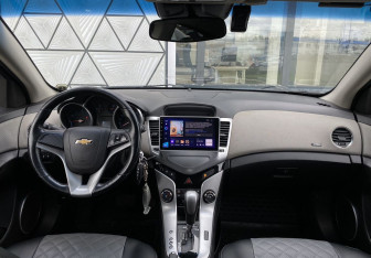 Подержанный автомобиль Chevrolet Cruze Hatchback 2012 года (11 фото)