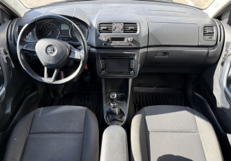 Подержанный автомобиль Skoda Fabia Hatchback 2013 года (10 фото)