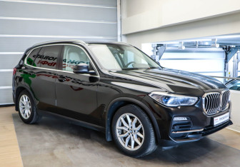 Подержанный автомобиль BMW X5 2019 года (3 фото)