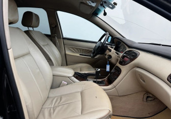 Подержанный автомобиль Peugeot 607 2004 года (11 фото)
