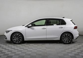 Подержанный автомобиль Volkswagen Golf Hatchback 2021 года (8 фото)
