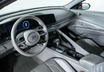 Подержанный автомобиль Hyundai Elantra Sedan 2021 года (8 фото)