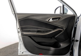 Подержанный автомобиль Москвич 3е 2023 года (19 фото)