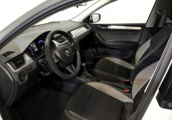 Подержанный автомобиль Skoda Rapid Liftback 2019 года (16 фото)