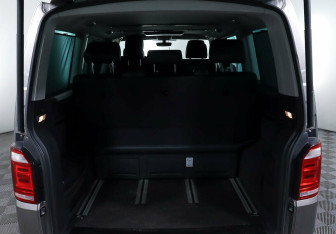 Подержанный автомобиль Volkswagen Multivan 2018 года (18 фото)