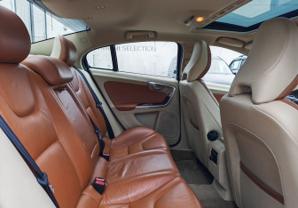 Подержанный автомобиль Volvo S60 2011 года (13 фото)