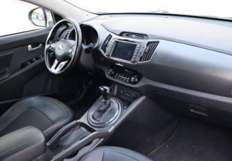 Подержанный автомобиль Kia Sportage 2013 года (10 фото)