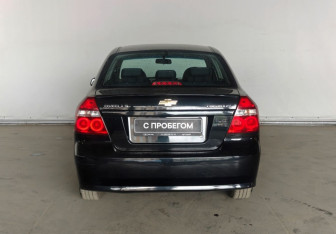 Подержанный автомобиль Chevrolet Aveo Sedan 2011 года (6 фото)