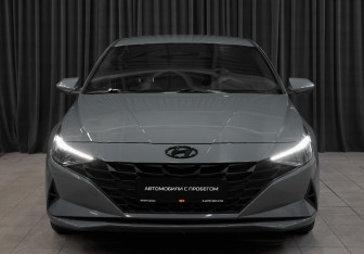 Подержанный автомобиль Hyundai Elantra Sedan 2021 года (2 фото)