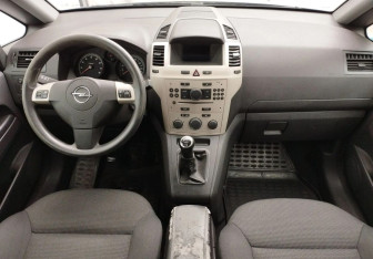 Подержанный автомобиль Opel Zafira Compactvan 2007 года (9 фото)