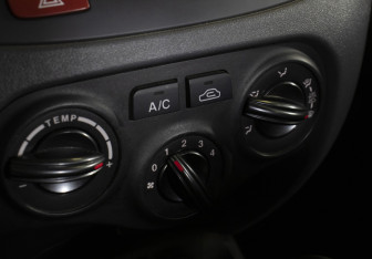 Подержанный автомобиль Kia Rio Hatchback 2011 года (16 фото)