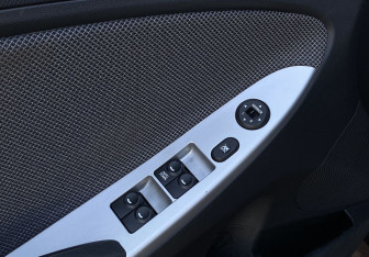 Подержанный автомобиль Hyundai Solaris Sedan 2013 года (16 фото)