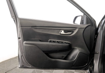 Подержанный автомобиль Kia Rio Hatchback 2021 года (19 фото)