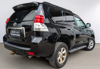 Подержанный автомобиль Toyota Land Cruiser Prado 2010 года (5 фото)