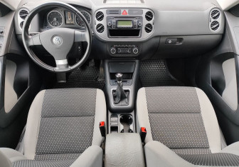 Подержанный автомобиль Volkswagen Tiguan 2010 года (10 фото)