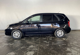 Подержанный автомобиль Kia Carens 2011 года (8 фото)