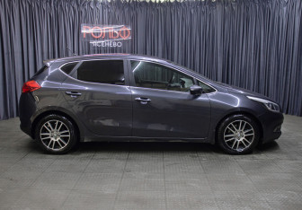 Подержанный автомобиль Kia Ceed Hatchback 2014 года (4 фото)