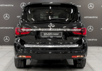 Подержанный автомобиль Infiniti QX80 2019 года (6 фото)