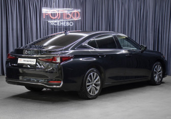 Подержанный автомобиль Lexus ES 2021 года (5 фото)
