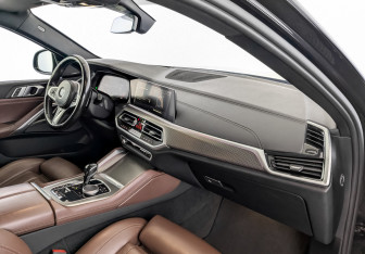 Подержанный автомобиль BMW X6 2021 года (11 фото)