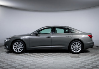 Подержанный автомобиль Audi A6 Sedan 2021 года (8 фото)