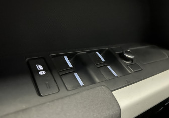 Подержанный автомобиль Land Rover Defender Suv 2021 года (20 фото)