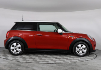 Подержанный автомобиль MINI Hatch 2014 года (3 фото)